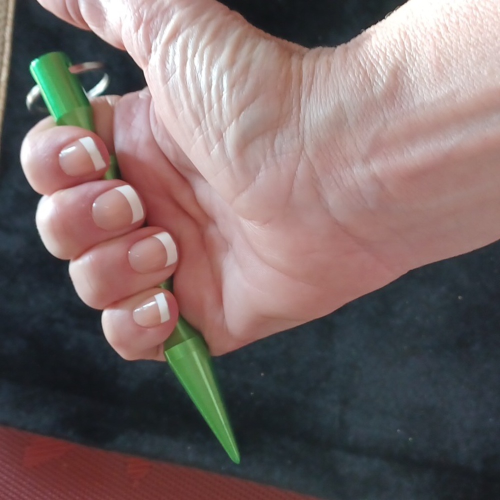 Safety striker bolt keychain GREEN - Picture 3 of 3